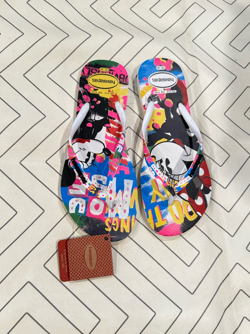NWT Havianas Graphic Mickey Sandals